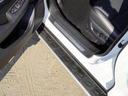 Пороги алюминиевые с пластиковой накладкой Infiniti QX50 (2018-2024) INFQX5018-20AL