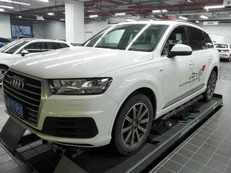 Пороги OEM style Audi Q7 (2015-2020) CNT01-16Q7-005