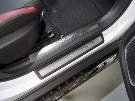 Накладки на пластиковые пороги шлифованные с надписью Geely Coolray (2019-2023) GEELCOOL20-10