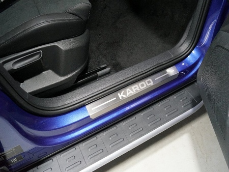 Накладки на пороги шлифованные с надписью Skoda Karoq (2020-2025) SKOKAR20-05
