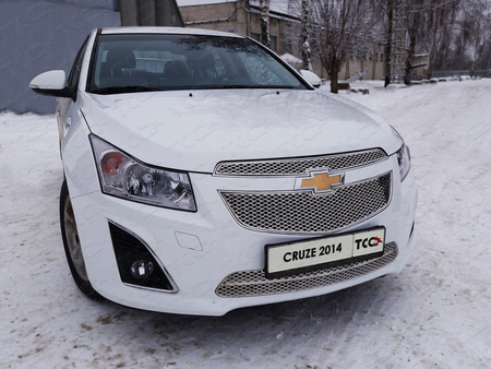 Решетка радиатора верхняя (треугольник) Chevrolet Cruze (sd/hb) (2013-2019) CHEVCRUZE14-07