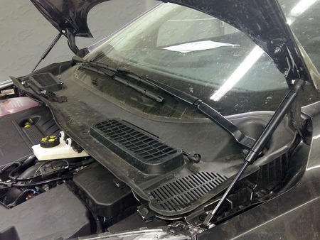 Амортизатор капота (упор) Ford Kuga (2016-2019) FORKUG17-04Y