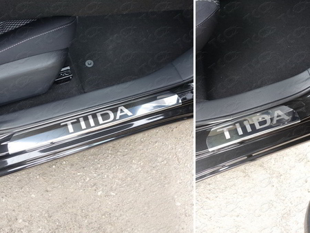 Накладки на пороги (лист зеркальный с надписью Tiida) Nissan Tiida (2015-2019) NISTII15-06