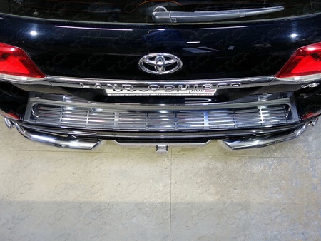 Накладка на задний бампер (лист) Toyota Land Cruiser 200 EXECUTIVE (2016-2019) TOYLC200EX16-14