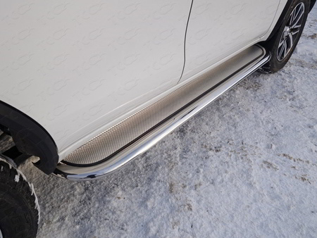 Пороги с площадкой нержавеющий лист 75х42 Toyota Fortuner (2017-2025) TOYFORT17-27