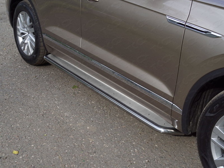 Пороги труба с площадкой 42.4 мм (нерж. лист) Volkswagen Touareg (2018-2024) VWTOUAR18-29