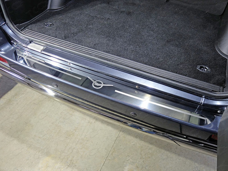 Накладка на задний бампер (лист зеркальный с логотипом УАЗ) UAZ Патриот (2014-2019) UAZPATR2015-21