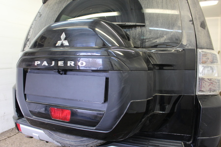 Защита камеры заднего вида для Mitsubishi Pajero (2014-2025) 28161055