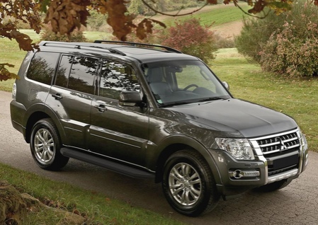 Пороги алюминиевые Black Mitsubishi Pajero IV (2006-2024) A173ALB.4002.1