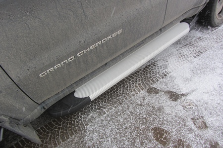 Пороги алюминиевые Slitkoff Optima Silver серебристые Jeep Grand Cherokee (2011-2013) AL-JGCH002