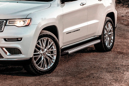 Пороги алюминиевые Slitkoff Standart Silver  серебристые Jeep Grand Cherokee (2011-2022) AL-JGCH13005