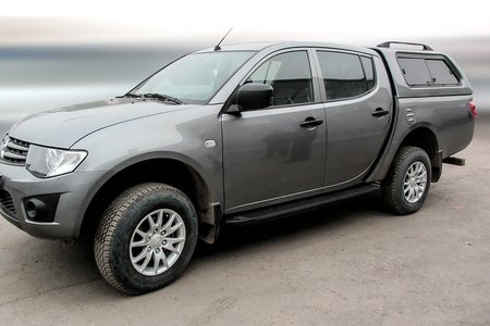 Пороги алюминиевые Slitkoff Optima Black черные Mitsubishi L200 TRITON AL-ML-001