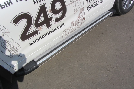 Пороги алюминиевые Luxe Silver серебристые Toyota Highlander (2014-2020) AL-THI14004