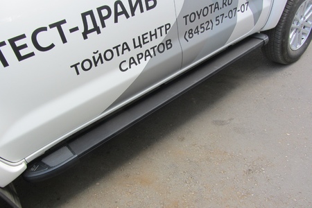 Пороги алюминиевые Slitkoff Optima Black черные Toyota Hilux (2011-2015) AL-THL11001