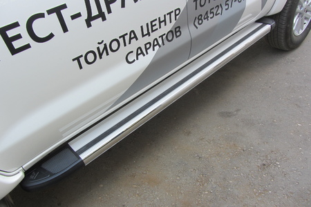 Пороги алюминиевые Luxe Silver серебристые Toyota Hilux (2011-2015) AL-THL11004