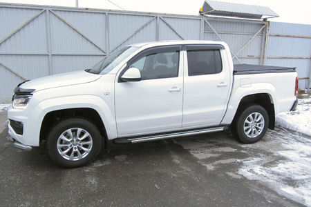 Пороги алюминиевые Luxe Black черные Volkswagen Amarok (2016-2023) AL-VWAM16-03