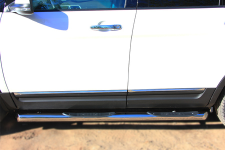 Пороги труба d76 с накладками вариант 1 RUSSTAL Ford Explorer (2012-2016) FET-0013131