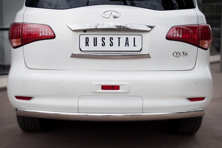 Защита заднего бампера d75х42 овал RUSSTAL Infiniti QX56 (2010-2014) INZ-000848