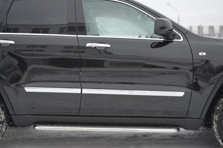 Пороги труба d42 с листом (лист алюминий, профиль нержавеющий) вариант 1 RUSSTAL Jeep Grand Cherokee (2012-2022) JGL-001198