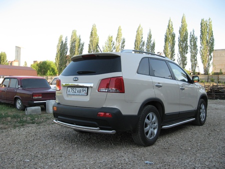 Защита заднего бампера d57+d42 радиусная Kia Sorento (2010-2013) KS10-012