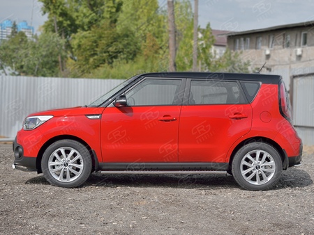 Пороги труба d75х42 овал с проступью RUSSTAL Kia Soul (2017-2019) KSOO-002755