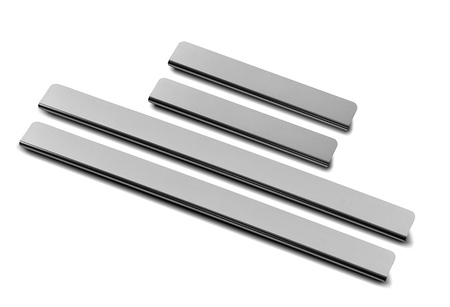 Накладки на пороги шлифованные RUSSTAL для Lada Vesta универсал (2017-2024) LDVSSW17-02