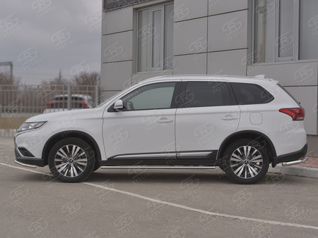 Пороги труба 75х42 овал с проступью RUSSTAL Mitsubishi Outlander (2018-2023) MOO-003205