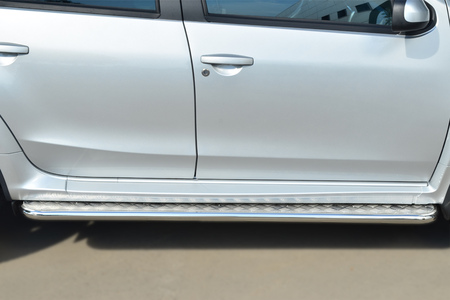 Пороги труба d42 с листом (лист алюминий,профиль нержавеющий) вариант 1 RUSSTAL Nissan Terrano (2014-2023) NTRL-001794