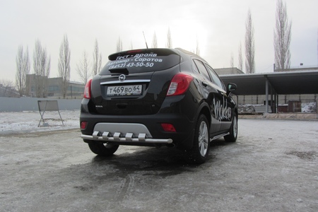 Защита заднего бампера d57 с декоративным элементом Opel Mokka (2013-2020) OPMOK13-012