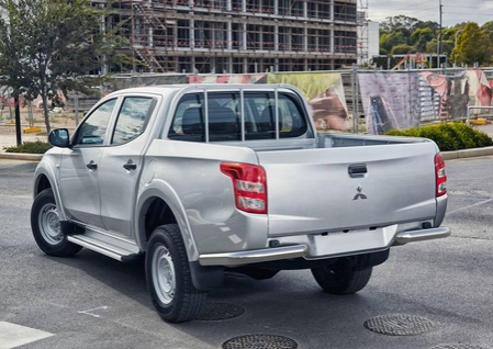 Защита заднего бампера d76 уголки Mitsubishi L200 (2015-2019) R.4011.006