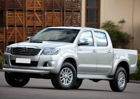 Защита переднего бампера 75х42 овал Toyota Hilux (2011-2015) R.5711.013