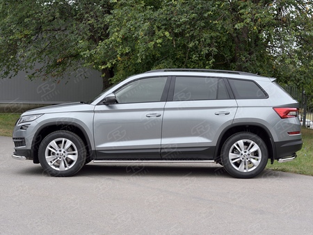 Пороги труба 75х42 овал с проступью RUSSTAL Skoda Kodiaq (2017-2021) SKKO-002772