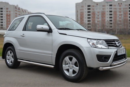 Пороги труба d63 вариант 2 RUSSTAL Suzuki Grand Vitara 3 дв. (2012-2016) SV3T-0011072