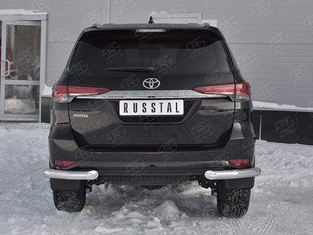 Защита заднего бампера уголки d76 секции RUSSTAL Toyota Fortuner (2017-2021) TFZ-002894