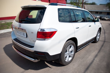 Пороги труба d75х42 овал с проступью RUSSTAL Toyota Highlander (2010-2013) THO-000741