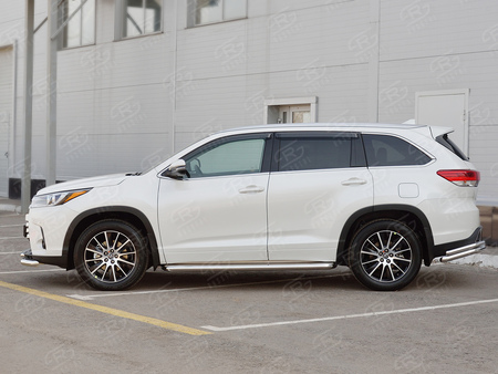 Пороги труба d63 с листом (нержавеющий лист, профиль нержавеющий) вариант 3 RUSSTAL Toyota Highlander (2017-2020) THRL-0026223