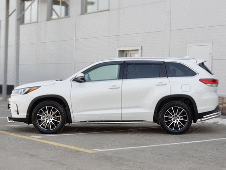 Пороги труба 75х42 овал с проступью RUSSTAL Toyota Highlander (2017-2020) THRO-002620