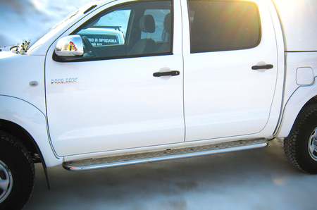 Пороги труба d42 с листом (лист алюминий,профиль нержавеющий) вариант 1 RUSSTAL Toyota Hilux (2009-2014) TLT-000009