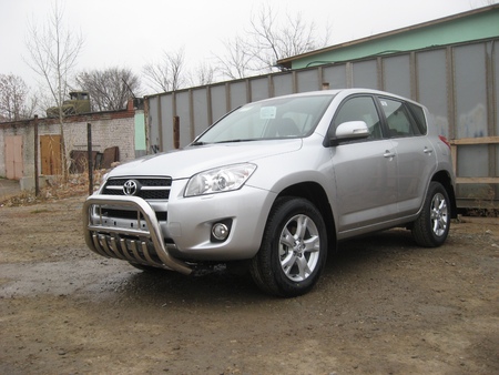 Кенгурятник d76 низкий с защитой картера Toyota RAV4 (2009-2012) TR409-001