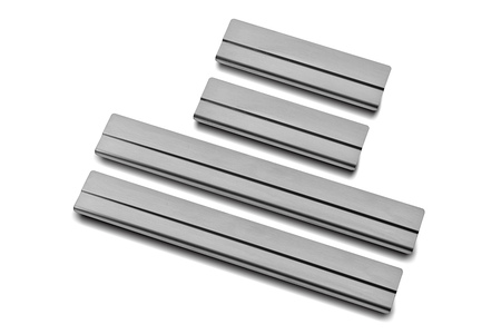 Накладки на пороги шлифованные RUSSTAL для Toyota RAV4 (2015-2019) TR4Z15-02