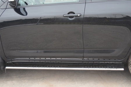 Пороги труба d75х42 овал с проступью RUSSTAL Toyota RAV4 (2010-2012) TRO-100156