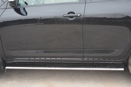 Пороги труба d75х42 овал с проступью RUSSTAL Toyota RAV4 (2010-2012) TRO-100156