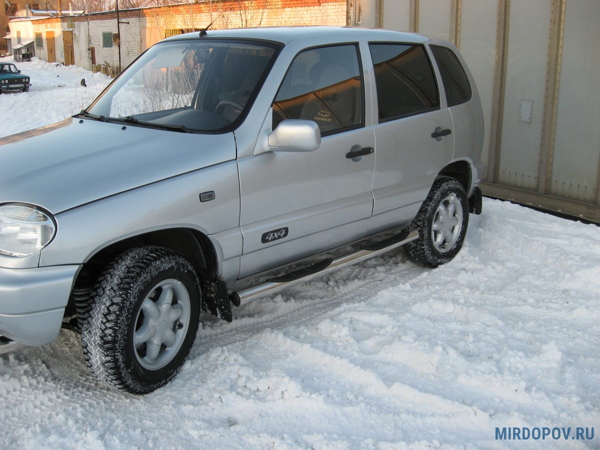 Защита порогов d76 с проступями Chevrolet Niva (2010-2020) № CHN10-006 -  купить по лучшей цене на mirdopov.ru