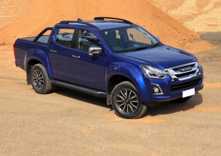 Пороги алюминиевые Black Isuzu D-Max (2015-2021) F193ALB.9101.1