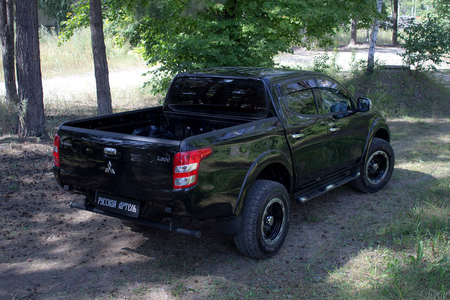 Накладка на задний откидной борт без скотча 3М Mitsubishi L200 (2015-2018) NM-157112