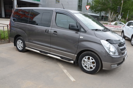 Пороги труба с проступью UKO для Hyundai H1 (2015-2018) HYGS.15.93