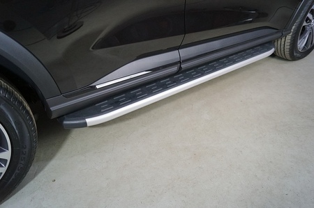 Пороги алюминиевые с пластиковой накладкой для Haval F7 (2022-2024) HAVF722-23AL