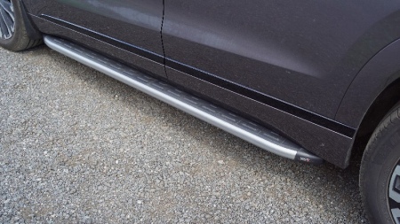 Пороги алюминиевые с пластиковой накладкой карбон серебро ТСС для Chery Tiggo 9 (2024-2025) GHERTIG924-01SL