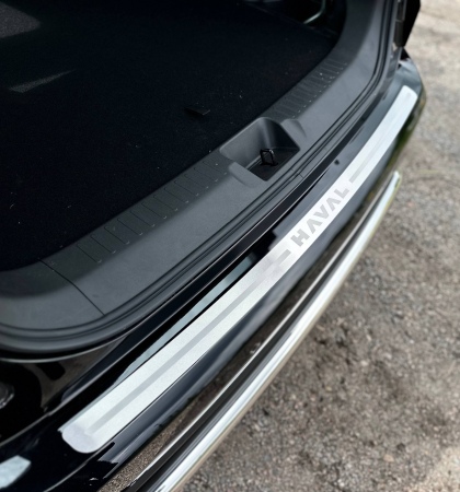 Накладка на задний бампер шлифованная с надписью для Haval H7 (2025-2026) HAVH724-03