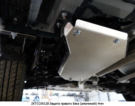Защита правого бензобака (алюминий) ТСС Mazda CX-5 (2017-2025) ZKTCC00128
